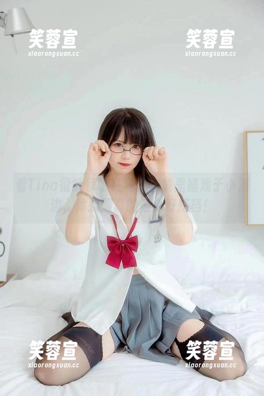 Tina很妖孽呀 看Tina很妖孽呀在私拍合集里嬉戏于小溪边,体操服真的是个好搭档!