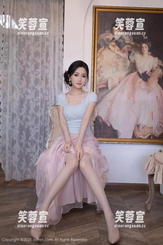 Xiuren秀人网-双笙Alina Xiuren秀人网 - 不知道为啥,双笙Alina的空姐图片让我也想当个飞行员了,关键是身边的小吃太诱人。