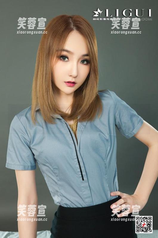 丽柜-小璐璐 丽柜 - 制服中的小璐璐,高清照片让人不由自主想多想两秒……