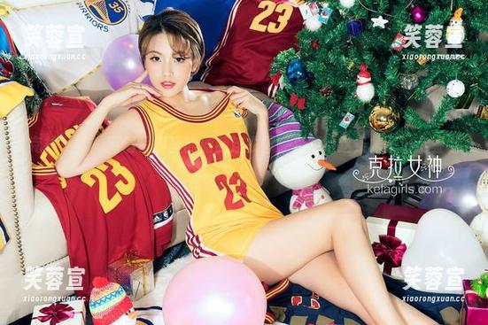 克拉女神 - 高清写真里的薇薇连衣裙，真想给这条裙子办个签名会