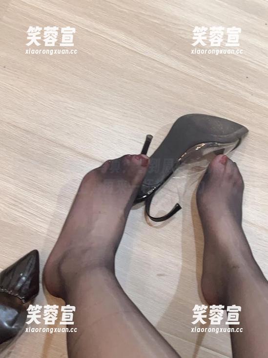 周妍希 微密圈 - 睡衣写真:看到周妍希就想窝在床上,再来一杯热巧克力