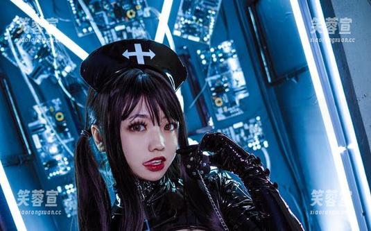 啊日日_Ganlory 啊日日_Ganlory泳池图包,朋友圈里只有她能这样玩水