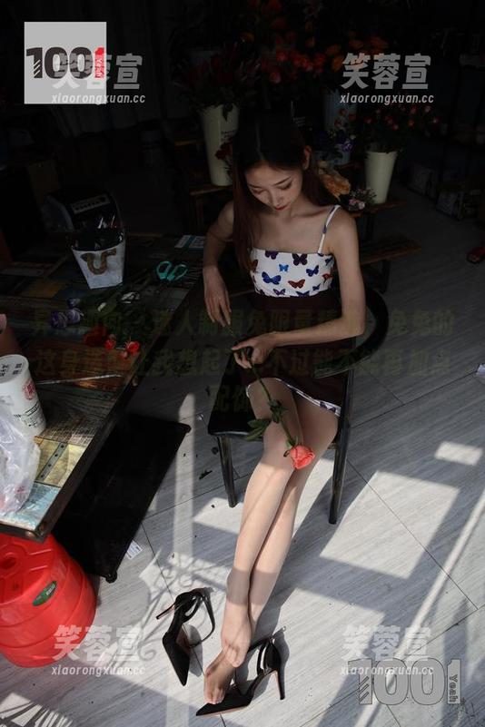 异思趣向 - 迷人制服兔限量精选，兔兔的这身造型让我想起了...不过能不能再加点配饰？