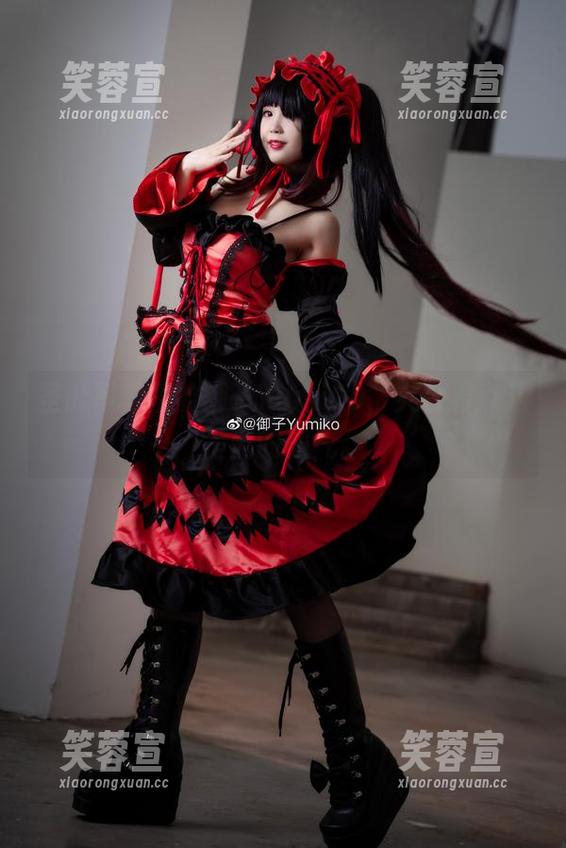 御子Yumiko 圣诞写真里的御子Yumiko,夹杂着点儿歪歪的仙气。
