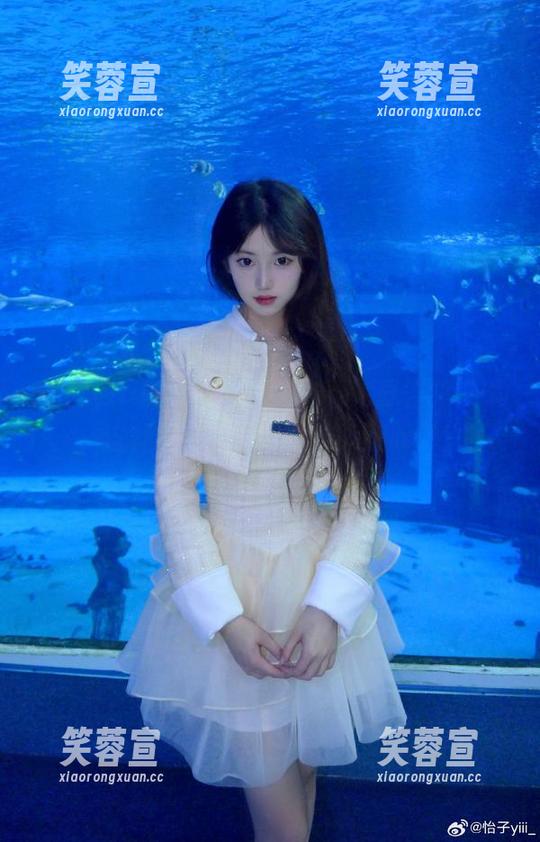 怡子yiii 怡子yiii的黑白写真集,看完再告我一遍,这种简约的力量太让人感叹了!