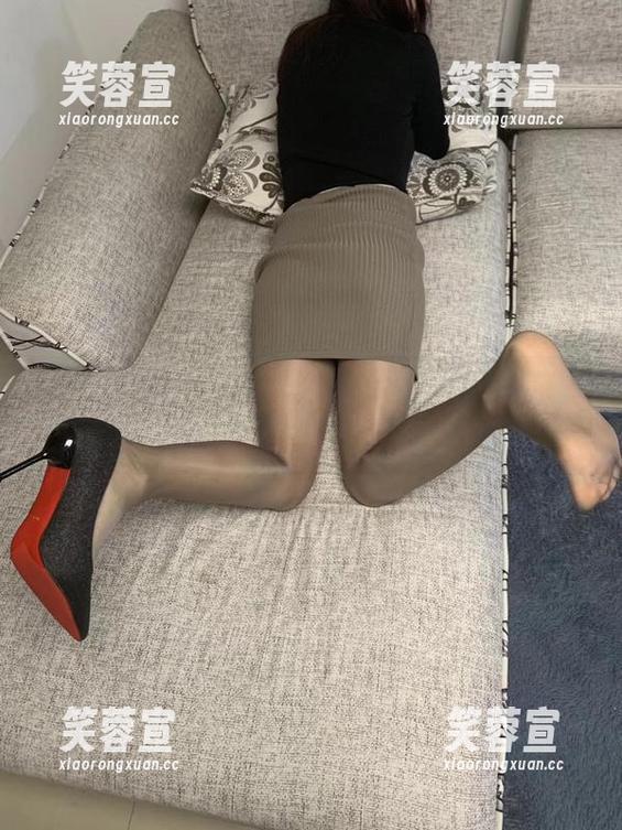 提袜少女 微密圈 - 镂空的梦,提袜少女图包中的每一寸都是细腻的调皮。