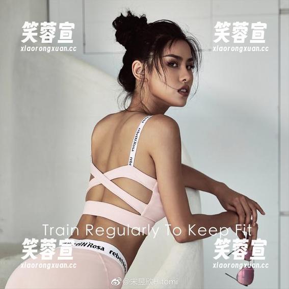 李嘉欣97 微密圈 - 李嘉欣97和她的定制黑丝丁裤,完全颠覆了“黑丝=低俗”的偏见。