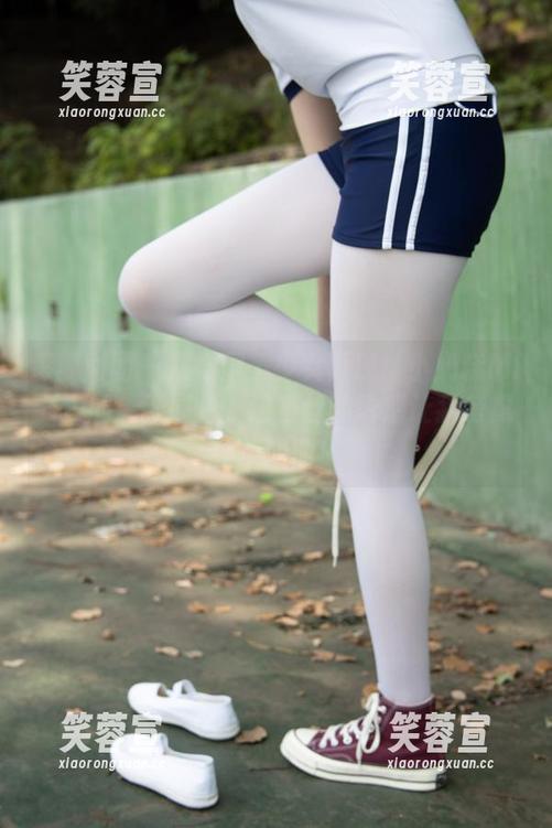 森萝财团-小奶糕Milky 森萝财团 - 双马尾美少女再现!小奶糕Milky的最新图包,这白丝的诱惑让我考虑换个职业!