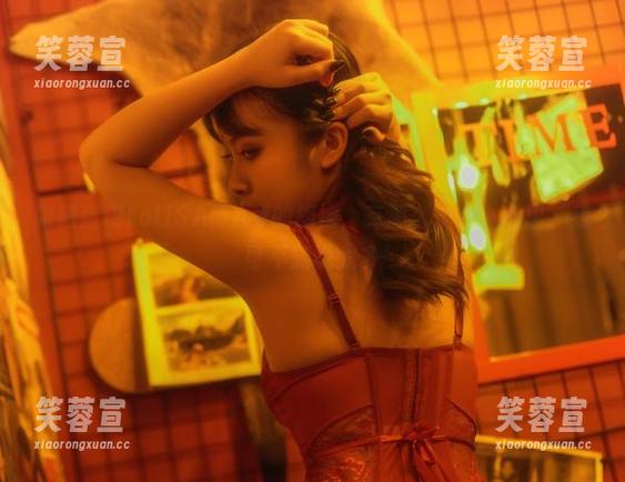 洛璃LoLiSAMA 瞅瞅洛璃LoLiSAMA穿的旗袍,有那么一点小心思,我可不能说太多