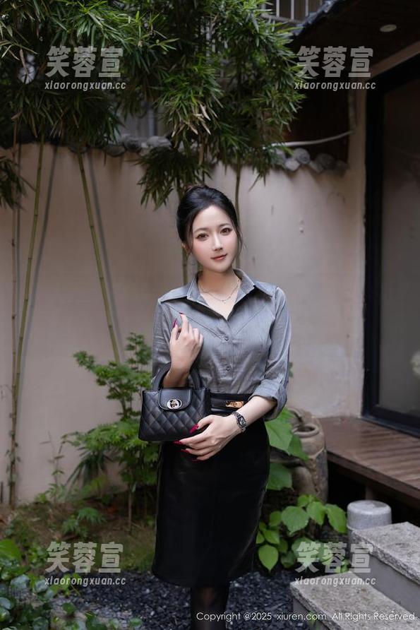 秀人网-白甜 秀人网 - 在精选图库里邂逅白甜的“学姐”,只是外表白甜太简单了。