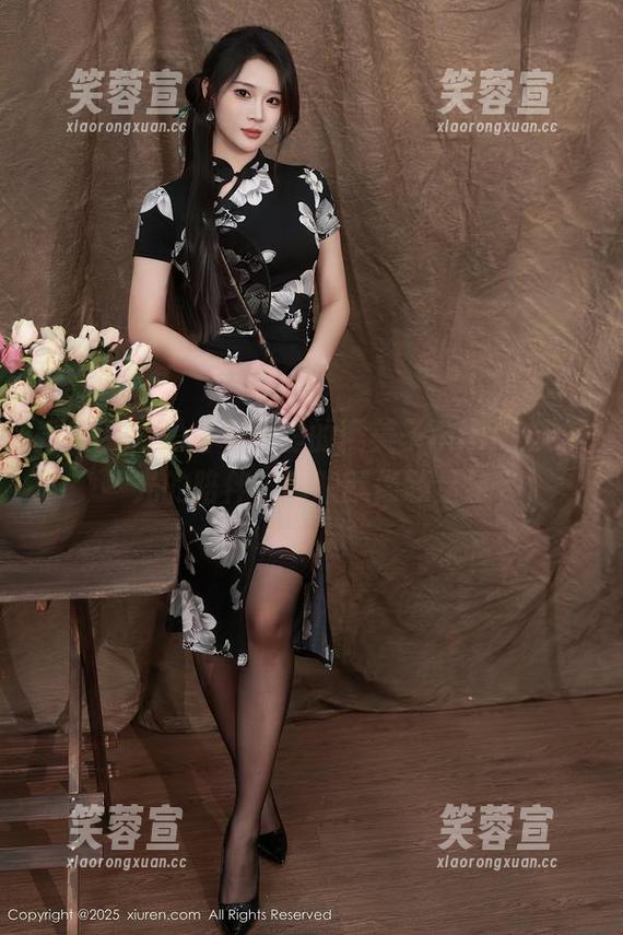 秀人网-糯美子mini 秀人网 - 黑白写真里的糯美子mini,无圣光的陪伴,肉眼就像颗星星