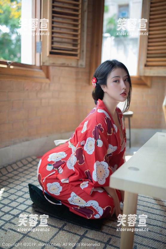秀人网-陈梵妮Fanny 秀人网 - 天台上的陈梵妮Fanny:私拍美图,谁会在乎风一不小心就把发型吹得有多离谱?