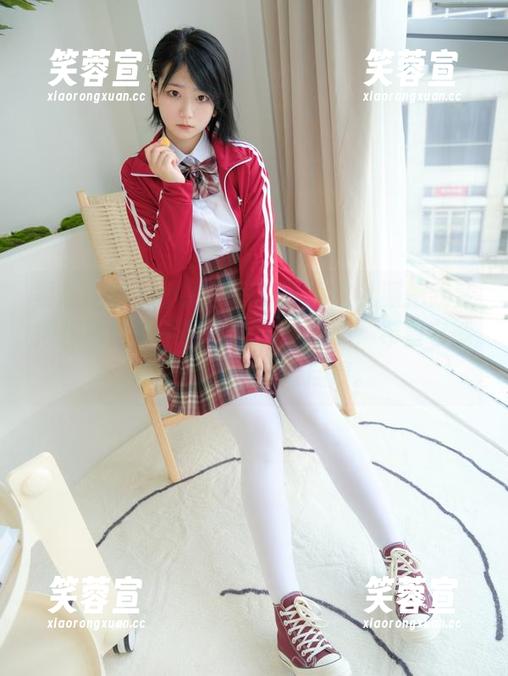 紧急企划-小恩 紧急企划 - 小恩的写真展:这礼服把我变得优雅得都不晓得怎么坐下了,希望它能帮我擦去那块蛋糕渍。