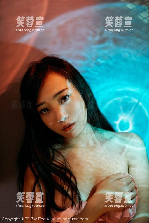 蜜桃社-Suki 蜜桃社 - Suki的轻松全套浴室写真,水汽中透出的微妙情调