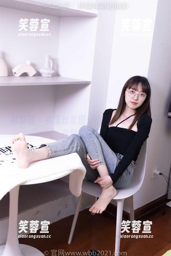 袜啵啵-小淳 袜啵啵 - 裤里丝套图:小淳,你确定这是在穿衣服吗?