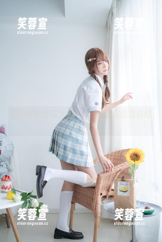 图册中的西瓜少女：内衣与水果的激情碰撞
