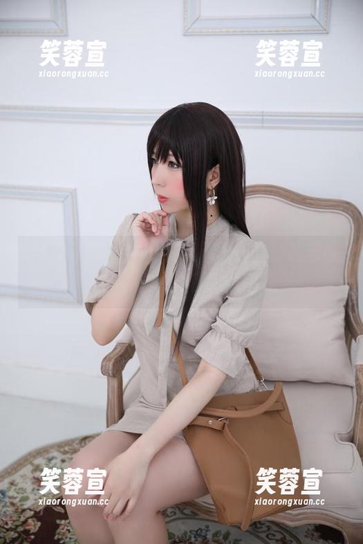 鹿野希 当鹿野希穿上白色高叉泳装,我的眼睛像被闪瞎,私拍她美图的水平绝了!